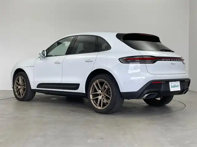 ポルシェ ポルシェ マカン T 埼玉県 2024(令6)年 2万km 白 サンルーフ　メーカーナビ　全方位カメラ　白レザーシート　ＢＯＳＥサウンド　メモリシート　前後ドライブレコーダー　シートヒーター　衝突被害軽減ブレーキ　純正アルミホイール　オートハイビーム　ＬＥＤライト