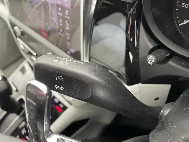 ポルシェ ポルシェ マカン T 埼玉県 2024(令6)年 2万km 白 サンルーフ　メーカーナビ　全方位カメラ　白レザーシート　ＢＯＳＥサウンド　メモリシート　前後ドライブレコーダー　シートヒーター　衝突被害軽減ブレーキ　純正アルミホイール　オートハイビーム　ＬＥＤライト