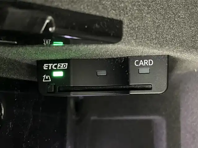 ポルシェ ポルシェ マカン T 埼玉県 2024(令6)年 2万km 白 サンルーフ　メーカーナビ　全方位カメラ　白レザーシート　ＢＯＳＥサウンド　メモリシート　前後ドライブレコーダー　シートヒーター　衝突被害軽減ブレーキ　純正アルミホイール　オートハイビーム　ＬＥＤライト