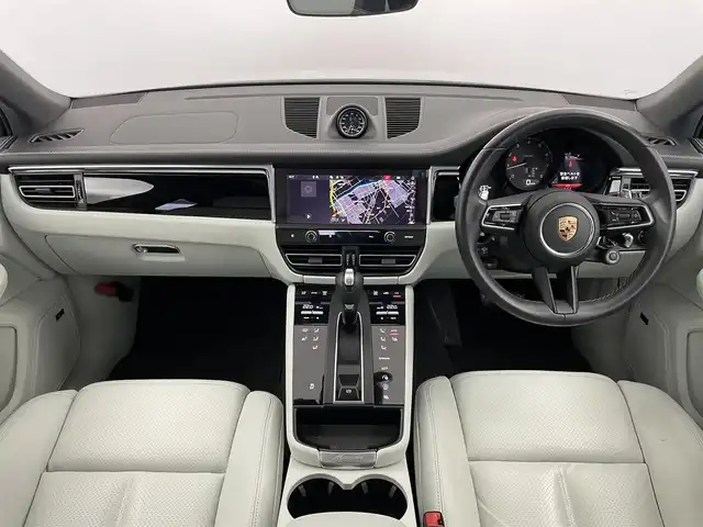 ポルシェ ポルシェ マカン T 埼玉県 2024(令6)年 2万km 白 サンルーフ　メーカーナビ　全方位カメラ　白レザーシート　ＢＯＳＥサウンド　メモリシート　前後ドライブレコーダー　シートヒーター　衝突被害軽減ブレーキ　純正アルミホイール　オートハイビーム　ＬＥＤライト