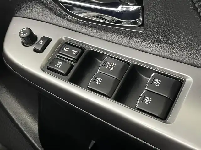 スバル インプレッサ ＸＶ 2．0i－L アイサイト 道央・札幌 2016(平28)年 4.4万km アイスシルバーメタリック ・４WD/・ストラーダ7型SDナビ/　CD/DVD/SD/BT/フルセグTV/・カロッツェリア製サブウーファー(TS-WX120A)/・ETC/・アイサイト/　衝突被害軽減ブレーキ/　レーンキープアシスト/　先行車発進お知らせ/　後退速度リミッター/・全車速追従式クルーズコントロール/・アイドリングストップ/・横滑り防止装置/・ABS/・SI-DRIVE/・パドルシフト/・キセノンヘッドライト/・前後フォグランプ/・LEDアクセサリーライナー/・ドアミラーウィンカー/・ドアバイザー/・ヘッドランプウォッシャー/・D+N席パワーシート/・トノカバー/・プッシュスタート/・スマートキー/・スペアキー/・取/保