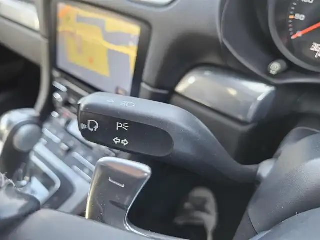 ポルシェ ７１８ボクスター S 宮城県 2017(平29)年 3.7万km グレー スポーツクロノパッケージ/純正ナビ/バックカメラ/ビルトインETC/横滑り防止装置/HIDヘッドランプ/オートライト/ターボ/革巻きステアリング/パドルシフト/革シート/パワーシート/シートヒーター/純正19インチアルミホイール/リモコンキー/禁煙車