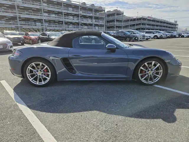 ポルシェ ７１８ボクスター S 宮城県 2017(平29)年 3.7万km グレー スポーツクロノパッケージ/純正ナビ/バックカメラ/ビルトインETC/横滑り防止装置/HIDヘッドランプ/オートライト/ターボ/革巻きステアリング/パドルシフト/革シート/パワーシート/シートヒーター/純正19インチアルミホイール/リモコンキー/禁煙車