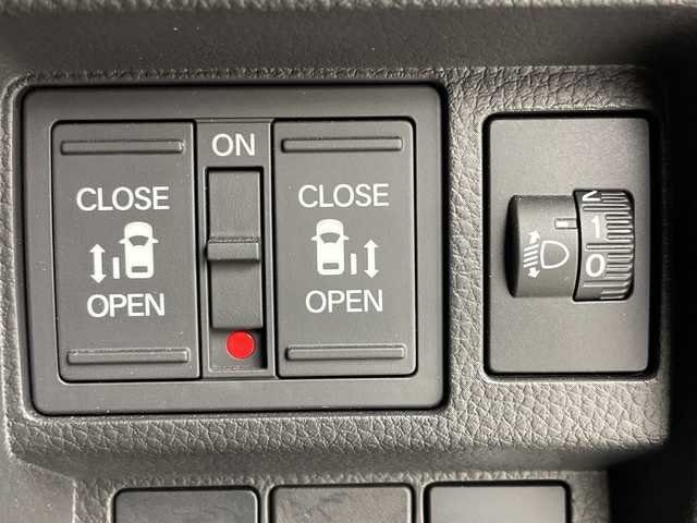 ホンダ ステップワゴン スパーダ eHEV 大阪府 2022(令4)年 3万km トワイライトミストブラックパール ホンダセンシング/・CMBS/・ACC先行車検知/・先行車発進お知らせ/・路外逸脱抑制機能/・LKAS/・BSM/・標識認識機能/・踏み間違い衝突軽減システム/純正11.4インチSDナビ/（CD/DVD/Bluetooth/フルセグ）/バックカメラ/ハーフレザーシート/前席シートヒーター/パドルシフト/ETC/横滑り防止/フロアマット/スマートキー/スペアキー×1本/Wエアバッグ/ABS