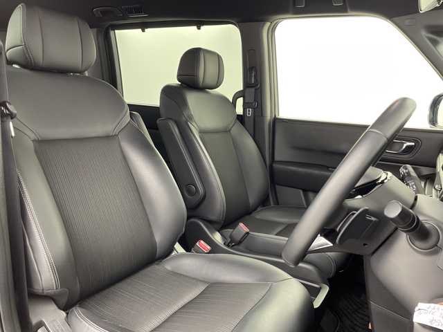 ホンダ ステップワゴン スパーダ eHEV 大阪府 2022(令4)年 3万km トワイライトミストブラックパール ホンダセンシング/・CMBS/・ACC先行車検知/・先行車発進お知らせ/・路外逸脱抑制機能/・LKAS/・BSM/・標識認識機能/・踏み間違い衝突軽減システム/純正11.4インチSDナビ/（CD/DVD/Bluetooth/フルセグ）/バックカメラ/ハーフレザーシート/前席シートヒーター/パドルシフト/ETC/横滑り防止/フロアマット/スマートキー/スペアキー×1本/Wエアバッグ/ABS