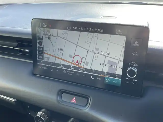 ホンダ ヴェゼル ハイブリッド e:HEV Z 熊本県 2022(令4)年 5.3万km プレミアムサンライトホワイトパール 純正ナビ/・AM/FM/USB/BT/・AppleCarPlay/AndroidAuto/・フルセグTV/バックカメラ/路外逸脱抑制機能/ブラインドスポットインフォメーション/踏み間違い衝突軽減システム/衝突軽減ブレーキ/オートマチックハイビーム/アダプティブクルーズコントロール/前後コーナーセンサー/革巻きステアリング/・ステアリングヒーター/・ステアリングリモコン/・パドルシフト/ハーフレザーシート/・D/N席シートヒーター/オートライト/・LEDライト/・フォグランプ/置くだけ充電/前後ドライブレコーダー/ETC2.0/電動格納ミラー/・ウィンカーミラー/電動サイドブレーキ/・ホールドボタン/ドアバイザー/トノカバー/純正フロアマット/純正アルミホイール/スマートキー/・スペアキー