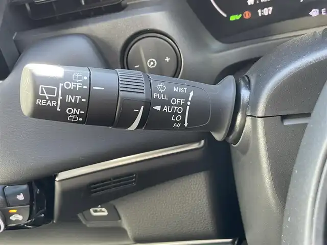 ホンダ ヴェゼル ハイブリッド e:HEV Z 熊本県 2022(令4)年 5.3万km プレミアムサンライトホワイトパール 純正ナビ/・AM/FM/USB/BT/・AppleCarPlay/AndroidAuto/・フルセグTV/バックカメラ/路外逸脱抑制機能/ブラインドスポットインフォメーション/踏み間違い衝突軽減システム/衝突軽減ブレーキ/オートマチックハイビーム/アダプティブクルーズコントロール/前後コーナーセンサー/革巻きステアリング/・ステアリングヒーター/・ステアリングリモコン/・パドルシフト/ハーフレザーシート/・D/N席シートヒーター/オートライト/・LEDライト/・フォグランプ/置くだけ充電/前後ドライブレコーダー/ETC2.0/電動格納ミラー/・ウィンカーミラー/電動サイドブレーキ/・ホールドボタン/ドアバイザー/トノカバー/純正フロアマット/純正アルミホイール/スマートキー/・スペアキー