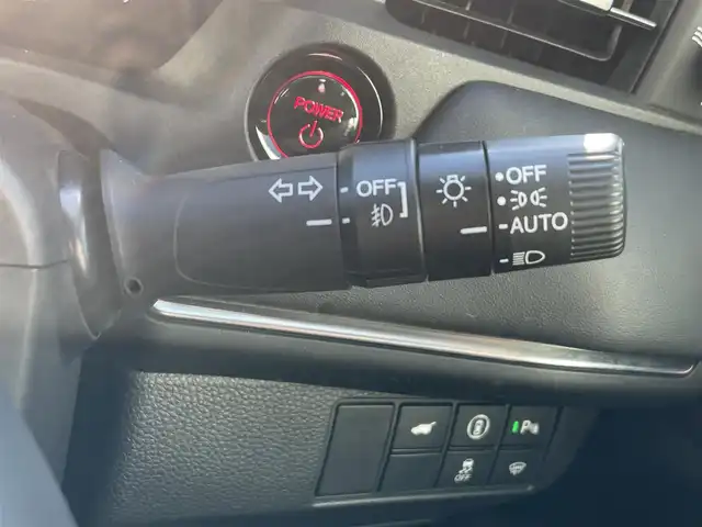 ホンダ ヴェゼル ハイブリッド e:HEV Z 熊本県 2022(令4)年 5.3万km プレミアムサンライトホワイトパール 純正ナビ/・AM/FM/USB/BT/・AppleCarPlay/AndroidAuto/・フルセグTV/バックカメラ/路外逸脱抑制機能/ブラインドスポットインフォメーション/踏み間違い衝突軽減システム/衝突軽減ブレーキ/オートマチックハイビーム/アダプティブクルーズコントロール/前後コーナーセンサー/革巻きステアリング/・ステアリングヒーター/・ステアリングリモコン/・パドルシフト/ハーフレザーシート/・D/N席シートヒーター/オートライト/・LEDライト/・フォグランプ/置くだけ充電/前後ドライブレコーダー/ETC2.0/電動格納ミラー/・ウィンカーミラー/電動サイドブレーキ/・ホールドボタン/ドアバイザー/トノカバー/純正フロアマット/純正アルミホイール/スマートキー/・スペアキー