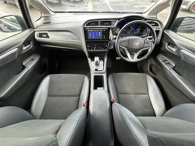 ホンダ シャトル ハイブリッド Z 長崎県 2016(平28)年 7.8万km ルーセブラックM ワンオーナー/純正メモリナビ/（ワンセグ、BT、CD、DVD）/バックカメラ/ハーフレザーシート/純正16インチAW/純正フロアマット/クルーズコントロール/プッシュスタート/スマートキー/ビルトインETC/パドルシフト/ルーフレール/衝突軽減ブレーキ/スペアキー