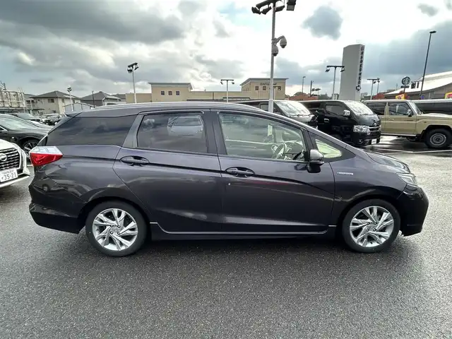 ホンダ シャトル ハイブリッド Z 長崎県 2016(平28)年 7.8万km ルーセブラックM ワンオーナー/純正メモリナビ/（ワンセグ、BT、CD、DVD）/バックカメラ/ハーフレザーシート/純正16インチAW/純正フロアマット/クルーズコントロール/プッシュスタート/スマートキー/ビルトインETC/パドルシフト/ルーフレール/衝突軽減ブレーキ/スペアキー