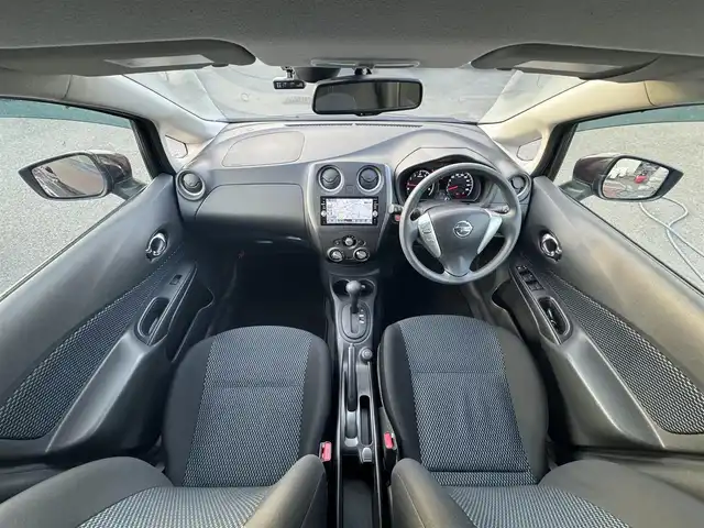日産 ノート X 三重県 2016(平28)年 3.5万km フランボワーズレッド アラウンドビューモニター/純正ナビ （Bluetooth/USB/SD/FM/AM/地デジTV/CD/DVD)/純正ドライブレコーダー(前)/エマージェンシーブレーキ/レーンキープアシスト（車線逸脱警報）/ソナー(フロント/バック)/アイドリングストップ/オートライト/スマートキー/プッシュスタート/ステアリングスイッチ/ドアバイザー