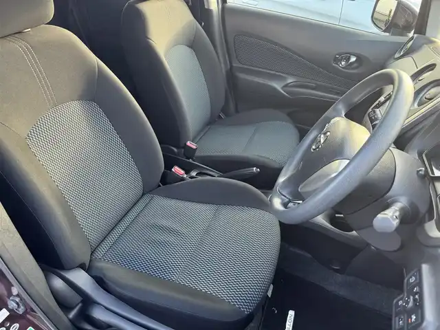 日産 ノート X 三重県 2016(平28)年 3.5万km フランボワーズレッド アラウンドビューモニター/純正ナビ （Bluetooth/USB/SD/FM/AM/地デジTV/CD/DVD)/純正ドライブレコーダー(前)/エマージェンシーブレーキ/レーンキープアシスト（車線逸脱警報）/ソナー(フロント/バック)/アイドリングストップ/オートライト/スマートキー/プッシュスタート/ステアリングスイッチ/ドアバイザー