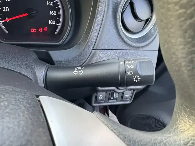 日産 ノート X 三重県 2016(平28)年 3.5万km フランボワーズレッド アラウンドビューモニター/純正ナビ （Bluetooth/USB/SD/FM/AM/地デジTV/CD/DVD)/純正ドライブレコーダー(前)/エマージェンシーブレーキ/レーンキープアシスト（車線逸脱警報）/ソナー(フロント/バック)/アイドリングストップ/オートライト/スマートキー/プッシュスタート/ステアリングスイッチ/ドアバイザー