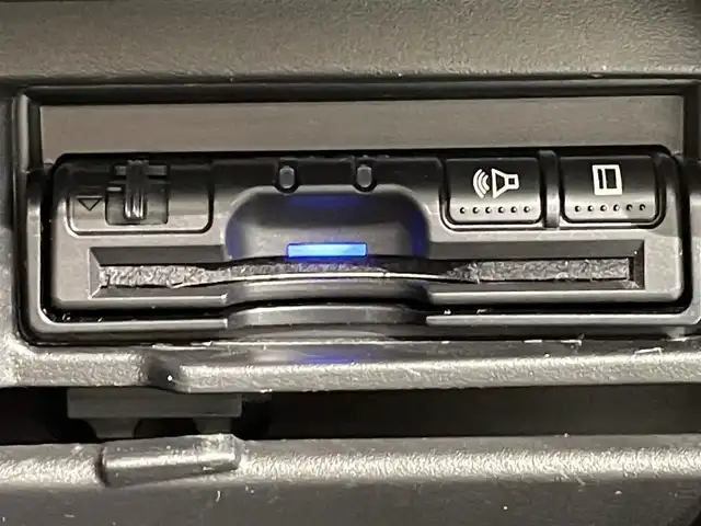 日産 セレナ ハイウェイスターVセレクションⅡ 愛知県 2018(平30)年 5.3万km ダイヤモンドブラック S-HYBRID/FF/エクストロニックCVT（インパネ）/純正 9型ナビ MM518D-L/（iPod/SD/FM/AM/TV/USB/Bluetooth/CD/DVD/Blu-ray/MUSIC STOCKER/HDMI/VTR/AUX）/11インチ 純正 後席フリップダウンモニター/インテリジェント アラウンドビューモニター（移動物検知機能付）/両側オートスライドドア/ドライブレコーダー 前後/ビルトイン ETC2.0/安全装備/・エマージェンシーブレーキ/〇セーフティパックA　/　・踏み間違い衝突防止アシスト　/　・標識検知機能（進入禁止、最高速度、一時停止）　/　・インテリジェントDA（ふらつき警報）　/　・フロント & バックソナー　/　・ヒーター付ドアミラー　/　・ステアリングスイッチ　/・LDW（車線逸脱警報）/・パーキングアシスト/・先行車発進お知らせ/装備/・クルーズコントロール/・オートエアコン/・後席オートエアコン/・オートライト/・LEDヘッドライト/・フロントフォグライト/・プッシュスタート/・インテリジェントキー/・純正16inAW/・保/取/ナビ取/・予備インテリキーx1