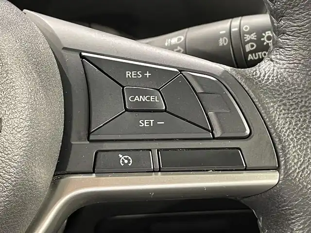 日産 セレナ ハイウェイスターVセレクションⅡ 愛知県 2018(平30)年 5.3万km ダイヤモンドブラック S-HYBRID/FF/エクストロニックCVT（インパネ）/純正 9型ナビ MM518D-L/（iPod/SD/FM/AM/TV/USB/Bluetooth/CD/DVD/Blu-ray/MUSIC STOCKER/HDMI/VTR/AUX）/11インチ 純正 後席フリップダウンモニター/インテリジェント アラウンドビューモニター（移動物検知機能付）/両側オートスライドドア/ドライブレコーダー 前後/ビルトイン ETC2.0/安全装備/・エマージェンシーブレーキ/〇セーフティパックA　/　・踏み間違い衝突防止アシスト　/　・標識検知機能（進入禁止、最高速度、一時停止）　/　・インテリジェントDA（ふらつき警報）　/　・フロント & バックソナー　/　・ヒーター付ドアミラー　/　・ステアリングスイッチ　/・LDW（車線逸脱警報）/・パーキングアシスト/・先行車発進お知らせ/装備/・クルーズコントロール/・オートエアコン/・後席オートエアコン/・オートライト/・LEDヘッドライト/・フロントフォグライト/・プッシュスタート/・インテリジェントキー/・純正16inAW/・保/取/ナビ取/・予備インテリキーx1