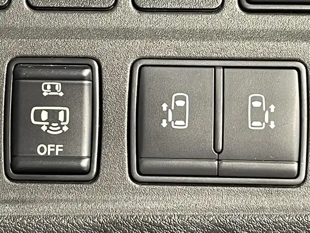 日産 セレナ ハイウェイスターVセレクションⅡ 愛知県 2018(平30)年 5.3万km ダイヤモンドブラック S-HYBRID/FF/エクストロニックCVT（インパネ）/純正 9型ナビ MM518D-L/（iPod/SD/FM/AM/TV/USB/Bluetooth/CD/DVD/Blu-ray/MUSIC STOCKER/HDMI/VTR/AUX）/11インチ 純正 後席フリップダウンモニター/インテリジェント アラウンドビューモニター（移動物検知機能付）/両側オートスライドドア/ドライブレコーダー 前後/ビルトイン ETC2.0/安全装備/・エマージェンシーブレーキ/〇セーフティパックA　/　・踏み間違い衝突防止アシスト　/　・標識検知機能（進入禁止、最高速度、一時停止）　/　・インテリジェントDA（ふらつき警報）　/　・フロント & バックソナー　/　・ヒーター付ドアミラー　/　・ステアリングスイッチ　/・LDW（車線逸脱警報）/・パーキングアシスト/・先行車発進お知らせ/装備/・クルーズコントロール/・オートエアコン/・後席オートエアコン/・オートライト/・LEDヘッドライト/・フロントフォグライト/・プッシュスタート/・インテリジェントキー/・純正16inAW/・保/取/ナビ取/・予備インテリキーx1