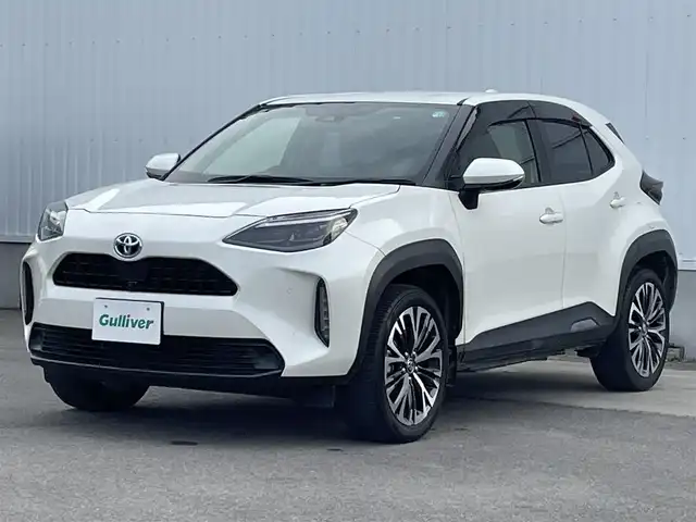 トヨタ ヤリスクロス ハイブリッド Z 愛媛県 2021(令3)年 3.2万km ホワイトパールクリスタルシャイン 純正8インチディスプレイナビ/(Bluetooth/Miracast/USB)/フルセグ/アラウンドビューモニター/トヨタセーフティセンス/・レーンキープアシスト/・プリクラッシュセーフティ/・ハイビームアシスト/・レーダークルーズコントロール/ブラインドスポットモニター/純正18インチアルミホイール/ハーフレザーシート/D席パワーシート/D/N席シートヒーター/ステアリングヒーター/電動パーキングホールド/オートブレーキホールド/LEDオートヘッドライト/プッシュスタート/ビルトインETC/スマートキー×2/純正フロアマット/純正ドアバイザー/横滑り防止装置/スペアタイヤ