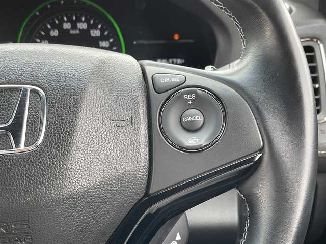 ホンダ ヴェゼル ハイブリッド RS ホンダセンシング 佐賀県 2016(平28)年 5.8万km プレミアムクリスタルレッドM ホンダセンシング /純正8型ナビ/　フルセグTV　CD　DVD　USB　BT/バックカメラ/クルーズコントロール/ビルトインETC/電子パーキング/ブレーキホールド機能/D＋N席シートヒーター/革巻きステアリング/ステアリングリモコン/純正18インチアルミホイール/純正LEDヘッドライト/フォグライト/ウィンカーミラー/ドアバイザ―/プッシュスタート/スマートキー