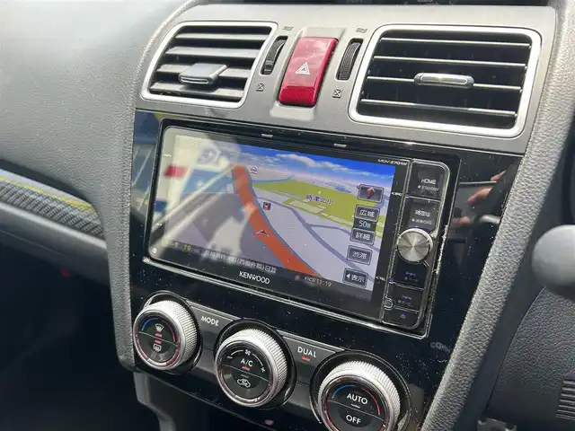 スバル フォレスター 2．0XT アイサイト 長崎県 2015(平27)年 10.5万km クリスタルホワイトP (株)IDOMが運営する【じしゃロン長崎店】の自社ローン専用車両になりますこちらは現金またはオートローンご利用時の価格です。自社ローンご希望の方は別途その旨お申付け下さい/ナビ　/バックカメラ　/ハーフレザーシート　/シートヒーター　/ＡＣＣ　/パドルシフト　/ＥＴＣ　/パワーシート　/電格ミラー　/ＨＩＤヘッドライト　/フォグランプ　/オートライト　/レーンアシスト/フルセグ