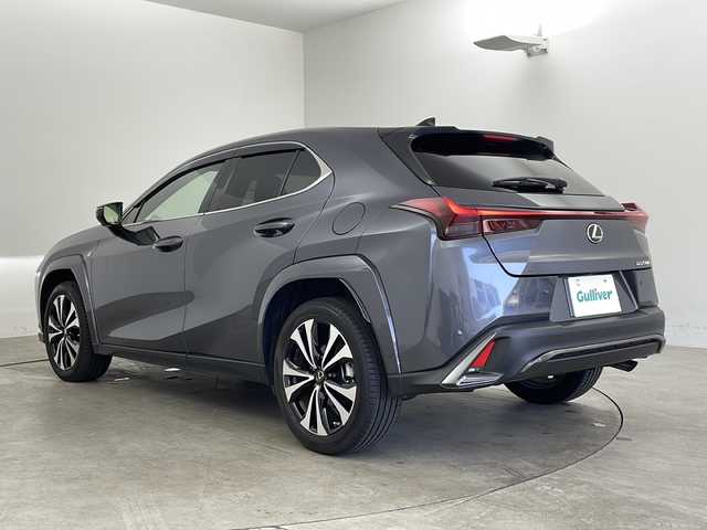 レクサス ＵＸ 250h Fスポーツ エモーショナルエクスプローラ 兵庫県 2022(令4)年 1万km ブルーイッシュシルバーM/ダークブルーM ・ワンオーナー車/・純正ナビ&TV&BT&AppleCarPlay&Andoroido Auto）/・レクサスセーフティシステム＋/・アダクティブクルーズコントロール/・レーンキープアシスト/・プリクラッシュセーフティ/・レーントレーシングアシスト/・レーンディパチャアラート/・オートマチックハイビーム/・全方位カメラ/・マークレビンソンサウンド/・ブラインドスポットモニター/・レザーシート/・前席シートヒーター/・前席エアーシート/・パワーシート/・ステアリングヒーター/・パドルシフト/・3眼LEDオートライト/・ドライブレコーダー/・ビルトインETC/・純正18インチアルミホイール/・純正フロアマット/・前後コーナーセンサー/・スペアキー