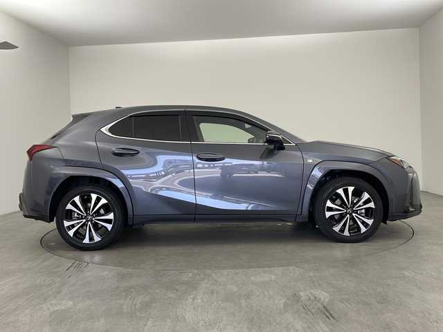 レクサス ＵＸ 250h Fスポーツ エモーショナルエクスプローラ 兵庫県 2022(令4)年 1万km ブルーイッシュシルバーM/ダークブルーM ・ワンオーナー車/・純正ナビ&TV&BT&AppleCarPlay&Andoroido Auto）/・レクサスセーフティシステム＋/・アダクティブクルーズコントロール/・レーンキープアシスト/・プリクラッシュセーフティ/・レーントレーシングアシスト/・レーンディパチャアラート/・オートマチックハイビーム/・全方位カメラ/・マークレビンソンサウンド/・ブラインドスポットモニター/・レザーシート/・前席シートヒーター/・前席エアーシート/・パワーシート/・ステアリングヒーター/・パドルシフト/・3眼LEDオートライト/・ドライブレコーダー/・ビルトインETC/・純正18インチアルミホイール/・純正フロアマット/・前後コーナーセンサー/・スペアキー