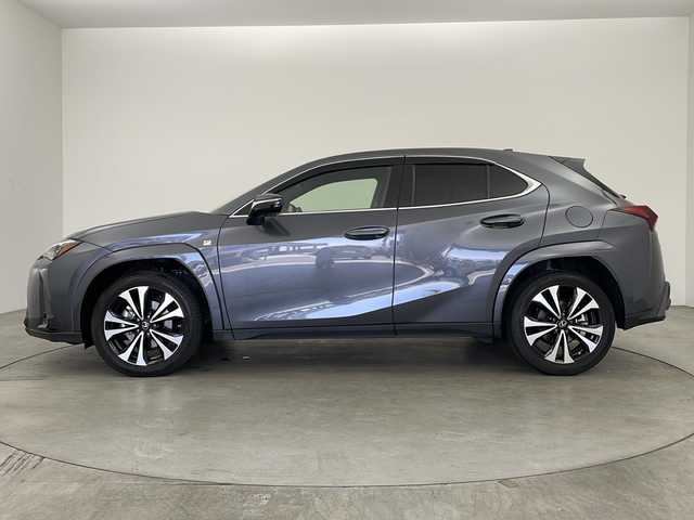 レクサス ＵＸ 250h Fスポーツ エモーショナルエクスプローラ 兵庫県 2022(令4)年 1万km ブルーイッシュシルバーM/ダークブルーM ・ワンオーナー車/・純正ナビ&TV&BT&AppleCarPlay&Andoroido Auto）/・レクサスセーフティシステム＋/・アダクティブクルーズコントロール/・レーンキープアシスト/・プリクラッシュセーフティ/・レーントレーシングアシスト/・レーンディパチャアラート/・オートマチックハイビーム/・全方位カメラ/・マークレビンソンサウンド/・ブラインドスポットモニター/・レザーシート/・前席シートヒーター/・前席エアーシート/・パワーシート/・ステアリングヒーター/・パドルシフト/・3眼LEDオートライト/・ドライブレコーダー/・ビルトインETC/・純正18インチアルミホイール/・純正フロアマット/・前後コーナーセンサー/・スペアキー