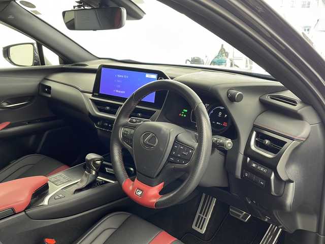 レクサス ＵＸ 250h Fスポーツ エモーショナルエクスプローラ 兵庫県 2022(令4)年 1万km ブルーイッシュシルバーM/ダークブルーM ・ワンオーナー車/・純正ナビ&TV&BT&AppleCarPlay&Andoroido Auto）/・レクサスセーフティシステム＋/・アダクティブクルーズコントロール/・レーンキープアシスト/・プリクラッシュセーフティ/・レーントレーシングアシスト/・レーンディパチャアラート/・オートマチックハイビーム/・全方位カメラ/・マークレビンソンサウンド/・ブラインドスポットモニター/・レザーシート/・前席シートヒーター/・前席エアーシート/・パワーシート/・ステアリングヒーター/・パドルシフト/・3眼LEDオートライト/・ドライブレコーダー/・ビルトインETC/・純正18インチアルミホイール/・純正フロアマット/・前後コーナーセンサー/・スペアキー