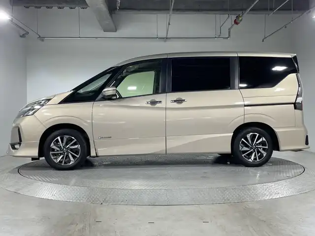 日産 セレナ e－パワー ハイウェイスター V 神奈川県 2021(令3)年 4万km カシミヤグレージュ 純正10型SDナビゲーション/AM FM Bluetooth フルセグ/アラウンドビューモニター/両側パワースライドドア/純正フリップダウンモニター/ビークルダイナミクスコントロール/プロパイロット/全方位運転支援システム/車線逸脱警報システム/車線逸脱防止支援システム/後側方車両検知警報/後側方衝突防止支援システム/エマージェンシーブレーキ/速度標識表示/道路標識表示/移動物検知/クロストラフィックアラート/デジタルインナーミラー/前方ドライブレコーダー/ETC/ステアリングリモコン/レザーシート/オートホールド/純正フロアマット/LEDヘッドライト/オートライト/オートマチックハイビーム/純正16インチアルミホイル/インテリジェントキー