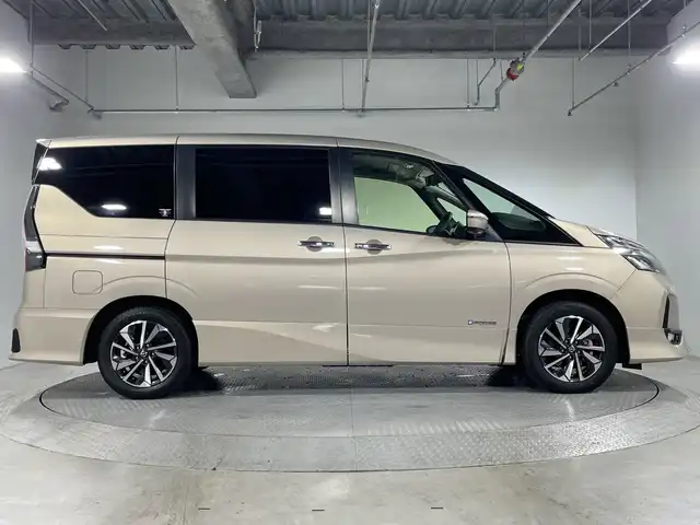 日産 セレナ e－パワー ハイウェイスター V 神奈川県 2021(令3)年 4万km カシミヤグレージュ 純正10型SDナビゲーション/AM FM Bluetooth フルセグ/アラウンドビューモニター/両側パワースライドドア/純正フリップダウンモニター/ビークルダイナミクスコントロール/プロパイロット/全方位運転支援システム/車線逸脱警報システム/車線逸脱防止支援システム/後側方車両検知警報/後側方衝突防止支援システム/エマージェンシーブレーキ/速度標識表示/道路標識表示/移動物検知/クロストラフィックアラート/デジタルインナーミラー/前方ドライブレコーダー/ETC/ステアリングリモコン/レザーシート/オートホールド/純正フロアマット/LEDヘッドライト/オートライト/オートマチックハイビーム/純正16インチアルミホイル/インテリジェントキー