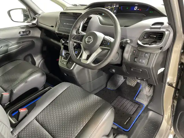 日産 セレナ e－パワー ハイウェイスター V 神奈川県 2021(令3)年 4万km カシミヤグレージュ 純正10型SDナビゲーション/AM FM Bluetooth フルセグ/アラウンドビューモニター/両側パワースライドドア/純正フリップダウンモニター/ビークルダイナミクスコントロール/プロパイロット/全方位運転支援システム/車線逸脱警報システム/車線逸脱防止支援システム/後側方車両検知警報/後側方衝突防止支援システム/エマージェンシーブレーキ/速度標識表示/道路標識表示/移動物検知/クロストラフィックアラート/デジタルインナーミラー/前方ドライブレコーダー/ETC/ステアリングリモコン/レザーシート/オートホールド/純正フロアマット/LEDヘッドライト/オートライト/オートマチックハイビーム/純正16インチアルミホイル/インテリジェントキー