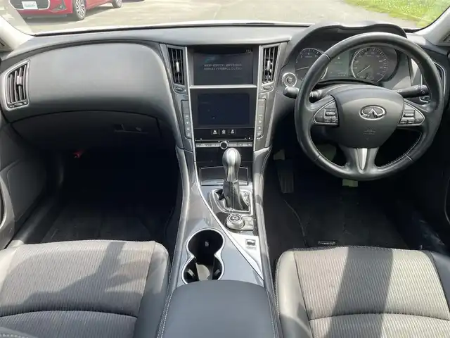 日産 スカイライン 200GT－t 福岡県 2015(平27)年 6.3万km クリスタルホワイトパール パーキングアシスト/クルーズコントロール/全方位車外カメラ/純正AW/純正フロアマット/純正ナビ/Bluetooth/ipod.AUX接続/フルセグTV（AM.FM.CD）/ビルドインETC/パワーシート/ハーフレザー/ドライブモード切替/１２Vソケット3個/USB2個/LEDライト