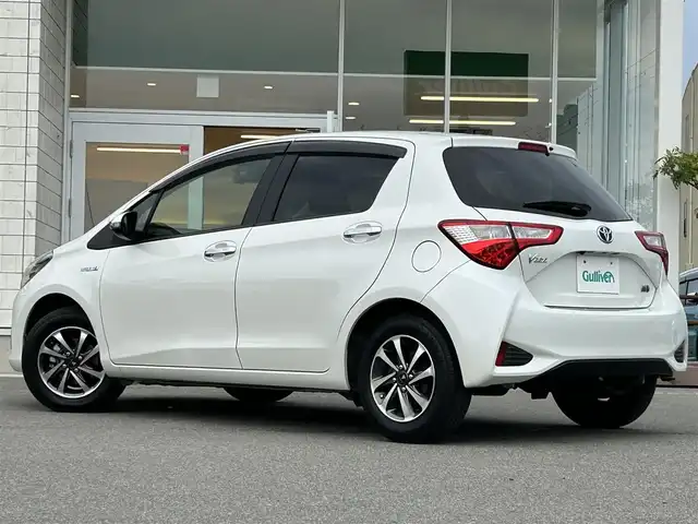 トヨタ ヴィッツ ハイブリッド F セーフティエディション 兵庫県 2018(平30)年 4.3万km ホワイトパールクリスタルシャイン 社外メモリナビ/バックカメラ/トヨタセーフティーセンス/先行者発進告知/前方ドライブレコーダー/ビルトインETC/プリクラッシュ/オートマティックハイビーム/LEDライト/フォグランプ/モデリスタホイール