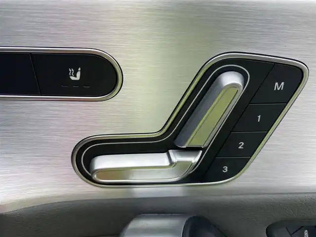 メルセデス・ベンツ ＣＬＡ２００ｄ AMGライン 福岡県 2019(令1)年 4.9万km ジュピターレッド ・レザーエクスクルーシブパッケージ/・ブラック/グレー2トーンレザーシート/・レーダーセーフティパッケージ/・アクティブディスタンスアシスト・ディストロニック/・アクティブブラインドスポット/・アクティブレーンキープアシスト/・アドバンスドパッケージ/・360度カメラ/・HUD/・パノラミックスライディングルーフ/・MBUX10.25メーカーナビ/フルセグTV/BT/USB/・アンビエントライト64色/・前席パワーシート/シートメモリー/シートヒーター/・ワイヤレス充電/・純正前後ドライブレコーダー/・パドルシフト/・マルチLEDヘッドライト/・純正AMG18インチAW/・ETC2.0/・保証書/取扱説明書/記録簿