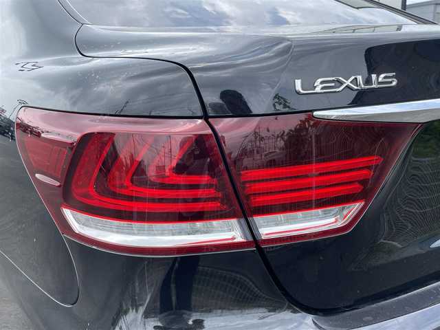 レクサス ＬＳ 600h バージョンC Iパック 茨城県 2013(平25)年 7.1万km スターライトブラックガラスフレーク 純正ナビ/パワーシート/シートメモリ/シートヒーター/エアシート/ステアリングヒーター/ブレーキホールド/電動リアゲート/オットマン/ETC/クルコン/前後コーナーセンサー/電動リアサンシェード/MTモード付AT/オートライト/オートハイビーム/Fフォグ/LEDライト/ヘッドライトウォッシャー