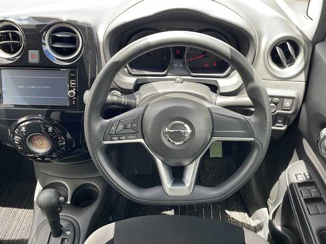 日産 ノート X 三重県 2017(平29)年 1.1万km ホワイト 福祉車両/助手席回転シート/純正ナビ/全周囲モニター/コーナーセンサー/ETC/フロアマット/レーンキープアシスト/衝突軽減ブレーキ/アイドリングストップ/オートライト/ステアリングリモコン/電動格納ミラー/禁煙車