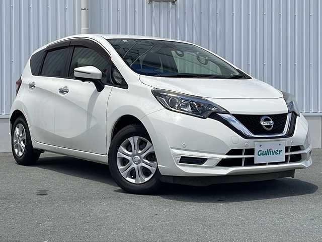 日産 ノート X 三重県 2017(平29)年 1.1万km ホワイト 福祉車両/助手席回転シート/純正ナビ/全周囲モニター/コーナーセンサー/ETC/フロアマット/レーンキープアシスト/衝突軽減ブレーキ/アイドリングストップ/オートライト/ステアリングリモコン/電動格納ミラー/禁煙車