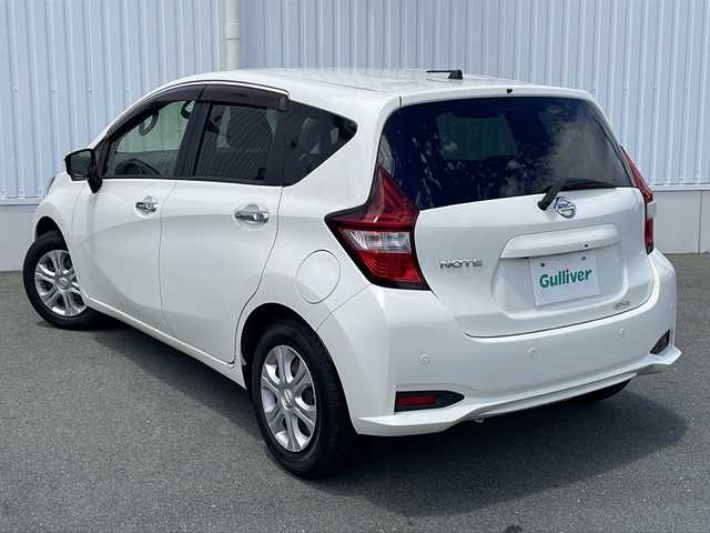 日産 ノート X 三重県 2017(平29)年 1.1万km ホワイト 福祉車両/助手席回転シート/純正ナビ/全周囲モニター/コーナーセンサー/ETC/フロアマット/レーンキープアシスト/衝突軽減ブレーキ/アイドリングストップ/オートライト/ステアリングリモコン/電動格納ミラー/禁煙車