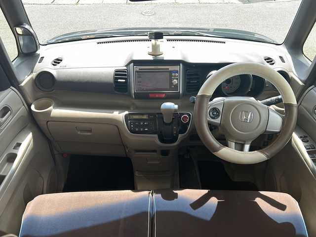 ホンダ Ｎ ＢＯＸ G Lパッケージ 静岡県 2012(平24)年 7.5万km クリスタルブラックパール 【主要装備】/純正ナビ　/両側パワースライドドア　/バックカメラ　/プッシュスタート　/スマートキー　/スペアキー有り　/横滑り防止機能　/バックカメラ　/純正フロアマット　/社外１３インチアルミホイール　/ワンセグテレビ　/ＵＳＢ