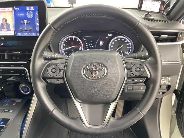 トヨタ ハリアー Z 道央・札幌 2021(令3)年 4.2万km ホワイトパールクリスタルシャイン ・４WD/寒冷地仕様/・トヨタセーフティセンス/・プリクラッシュセーフティ/・レーダークルーズコントロール/・ブラインドスポットモニター/・JBLサウンド/・純正１２.３インチディスプレイ/・ナビ.Bluetooth.フルセグ/・バックカメラ/TVキャンセラー/・パワーバックドア/・ハーフレザーシート/・LEDオートライト/オートハイビーム/・ミラーヒーター/・ビルトイン2.0ETC/・デジタルインナーミラー/・スマートキー/・スタッドレス積み込み