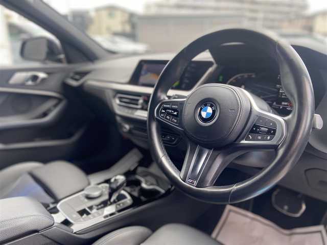ＢＭＷ １１８ｄ Mスポーツ EDジョイ+ 宮城県 2021(令3)年 4.8万km サファイアブラックP iDriveナビパッケージ  /コンフォートパッケージ  /ACC  /レーン　/バックカメラ　/インテリジェントセーフティ　/純正ナビ　/D席パワーシート　/ハーフレザー　/電動リアゲート　/ETC  /LED  /純正18インチAW