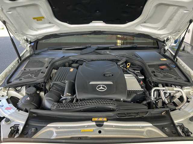 メルセデス・ベンツ Ｃ２００ アバンギャルド AMGライン 福島県 2016(平28)年 5万km パール 登録時走行距離：49744km/純正メーカーナビ/（フルセグTV/BT接続/AM/FM/CD/DVD）/PUSHスタート/ETC/パワーシート（D席/N席）/シートヒーター（D席/N席）/クルーズコントロール/パドルシフト/パワーバックドア/革巻きステアリング/アイドリングストップ/レーンキープ/コーナーセンサー/LEDヘッドライト/ウィンカーミラー/電格ミラー/純正フロアマット/スマートキー/スペアキー/ＩＳＯＦＩＸ