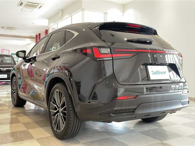 レクサス ＮＸ 350h バージョンL 福井県 2022(令4)年 2.7万km グラファイトブラックガラスフレーク ワンオーナー/純正１４インチナビ/フルセグ/BT/置くだけ充電/サンルーフ/パノラミックビューモニター/ブラインドスポットモニター(BSM)/アダプティブクルーズコントロール/ETC2.0/ルーフレール/シートヒーター/シートクーラー/茶革