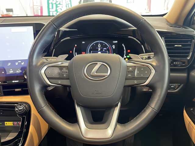 レクサス ＮＸ 350h バージョンL 福井県 2022(令4)年 2.7万km グラファイトブラックガラスフレーク ワンオーナー/純正１４インチナビ/フルセグ/BT/置くだけ充電/サンルーフ/パノラミックビューモニター/ブラインドスポットモニター(BSM)/アダプティブクルーズコントロール/ETC2.0/ルーフレール/シートヒーター/シートクーラー/茶革