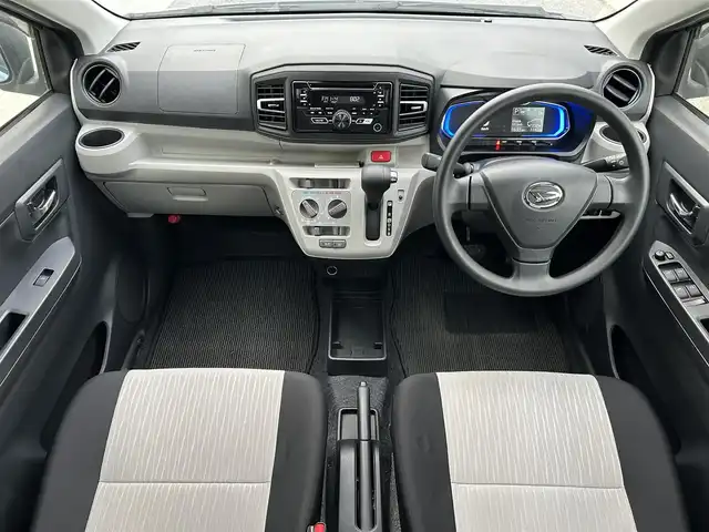 ダイハツ ミラ イース X SAⅢ 滋賀県 2023(令5)年 0.4万km スカイブルーメタリック 純正オーディオ【CK-W70D】/（AM/FM/CD/AUX）/前方ドライブレコーダー/踏み間違い防止アシスト/プリクラッシュブレーキアシスト/ヒルスタート（坂道発進）アシスト/前方衝突防止支援システム/TCS（トラクションコントロールシステム）/VDC（ビークルダイナミクスコントロール）/レーンキープアシスト/ABS（アンチロックブレーキシステム）/コーナー・バックセンサー（ソナー）/電動格納ミラー/アイドリングストップ/オートライト/オートハイビーム/LEDヘッドライト/マニュアルエアコン/リモコンキー/純正フロアマット