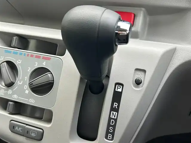 ダイハツ ミラ イース X SAⅢ 滋賀県 2023(令5)年 0.4万km スカイブルーメタリック 純正オーディオ【CK-W70D】/（AM/FM/CD/AUX）/前方ドライブレコーダー/踏み間違い防止アシスト/プリクラッシュブレーキアシスト/ヒルスタート（坂道発進）アシスト/前方衝突防止支援システム/TCS（トラクションコントロールシステム）/VDC（ビークルダイナミクスコントロール）/レーンキープアシスト/ABS（アンチロックブレーキシステム）/コーナー・バックセンサー（ソナー）/電動格納ミラー/アイドリングストップ/オートライト/オートハイビーム/LEDヘッドライト/マニュアルエアコン/リモコンキー/純正フロアマット