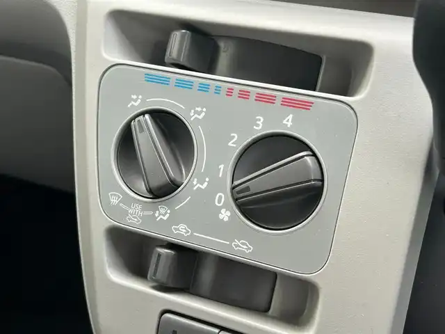 ダイハツ ミラ イース X SAⅢ 滋賀県 2023(令5)年 0.4万km スカイブルーメタリック 純正オーディオ【CK-W70D】/（AM/FM/CD/AUX）/前方ドライブレコーダー/踏み間違い防止アシスト/プリクラッシュブレーキアシスト/ヒルスタート（坂道発進）アシスト/前方衝突防止支援システム/TCS（トラクションコントロールシステム）/VDC（ビークルダイナミクスコントロール）/レーンキープアシスト/ABS（アンチロックブレーキシステム）/コーナー・バックセンサー（ソナー）/電動格納ミラー/アイドリングストップ/オートライト/オートハイビーム/LEDヘッドライト/マニュアルエアコン/リモコンキー/純正フロアマット