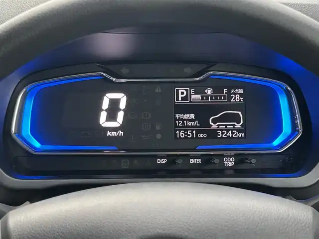 ダイハツ ミラ イース X SAⅢ 滋賀県 2023(令5)年 0.4万km スカイブルーメタリック 純正オーディオ【CK-W70D】/（AM/FM/CD/AUX）/前方ドライブレコーダー/踏み間違い防止アシスト/プリクラッシュブレーキアシスト/ヒルスタート（坂道発進）アシスト/前方衝突防止支援システム/TCS（トラクションコントロールシステム）/VDC（ビークルダイナミクスコントロール）/レーンキープアシスト/ABS（アンチロックブレーキシステム）/コーナー・バックセンサー（ソナー）/電動格納ミラー/アイドリングストップ/オートライト/オートハイビーム/LEDヘッドライト/マニュアルエアコン/リモコンキー/純正フロアマット