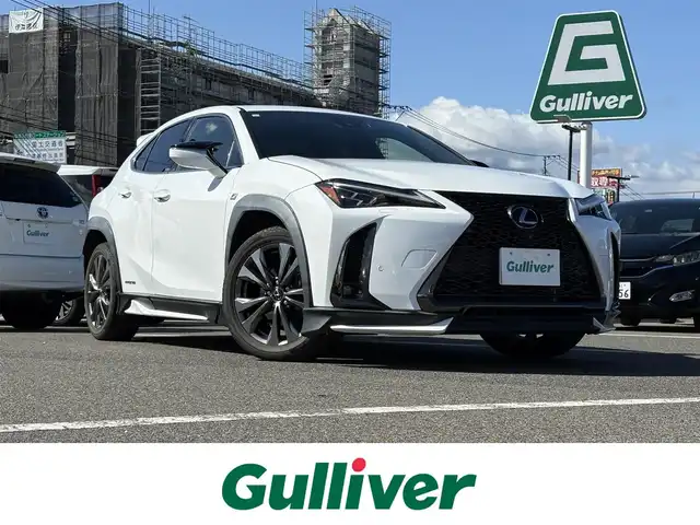 レクサス ＵＸ 250h Fスポーツ 大分県 2021(令3)年 4万km ホワイトノーヴァガラスフレーク ・純正10.3インチナビ/（BT/CD/DVD/フルセグ/USB/SD/Miracast）/・TRDエアロ/・ムーンルーフ/・赤レザーシート/・全方位カメラ/・三眼LEDヘッドライト/・ヘッドアップディスプレイ/・レーダークルーズコントロール/・ドライブレコーダー/・ETC2.0/・テレビキャンセラー/・パワーバックドア/・シートヒーター/・ベンチレーション/・プリクラッシュセーフティ/・クリアランスソナー/・ドライブモード/・ブレーキホールド/・BSM/・パドルシフト/・純正アルミホイール