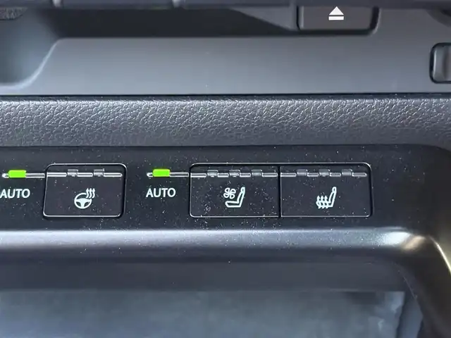 レクサス ＵＸ 250h Fスポーツ 大分県 2021(令3)年 4万km ホワイトノーヴァガラスフレーク ・純正10.3インチナビ/（BT/CD/DVD/フルセグ/USB/SD/Miracast）/・TRDエアロ/・ムーンルーフ/・赤レザーシート/・全方位カメラ/・三眼LEDヘッドライト/・ヘッドアップディスプレイ/・レーダークルーズコントロール/・ドライブレコーダー/・ETC2.0/・テレビキャンセラー/・パワーバックドア/・シートヒーター/・ベンチレーション/・プリクラッシュセーフティ/・クリアランスソナー/・ドライブモード/・ブレーキホールド/・BSM/・パドルシフト/・純正アルミホイール