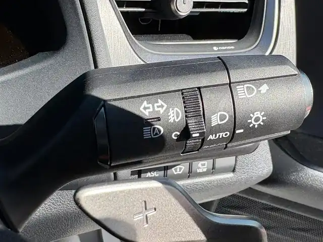 レクサス ＵＸ 250h Fスポーツ 大分県 2021(令3)年 4万km ホワイトノーヴァガラスフレーク ・純正10.3インチナビ/（BT/CD/DVD/フルセグ/USB/SD/Miracast）/・TRDエアロ/・ムーンルーフ/・赤レザーシート/・全方位カメラ/・三眼LEDヘッドライト/・ヘッドアップディスプレイ/・レーダークルーズコントロール/・ドライブレコーダー/・ETC2.0/・テレビキャンセラー/・パワーバックドア/・シートヒーター/・ベンチレーション/・プリクラッシュセーフティ/・クリアランスソナー/・ドライブモード/・ブレーキホールド/・BSM/・パドルシフト/・純正アルミホイール